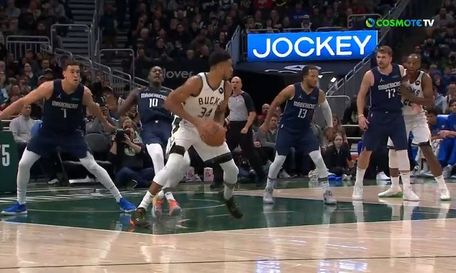 Γιάννης Αντετοκούνμπο: Ισόπεδωσε τον Φίνεϊ Σμίθ και κάρφωσε - Του «απάντησε» ο Ντόντσιτς (videos)