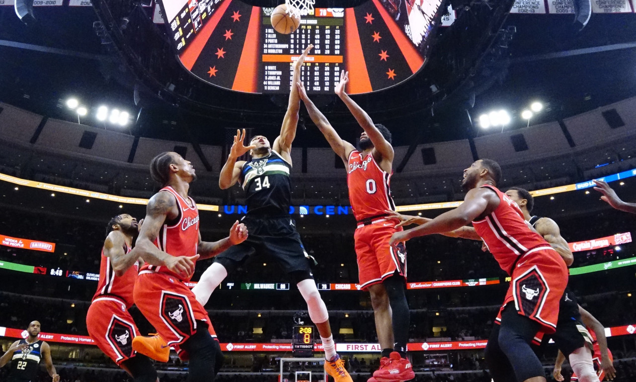 NBA: Άνετο πέρασμα για Μπακς από Σικάγο - Εξαιρετικός Αντετοκούνμπο (photos+video)