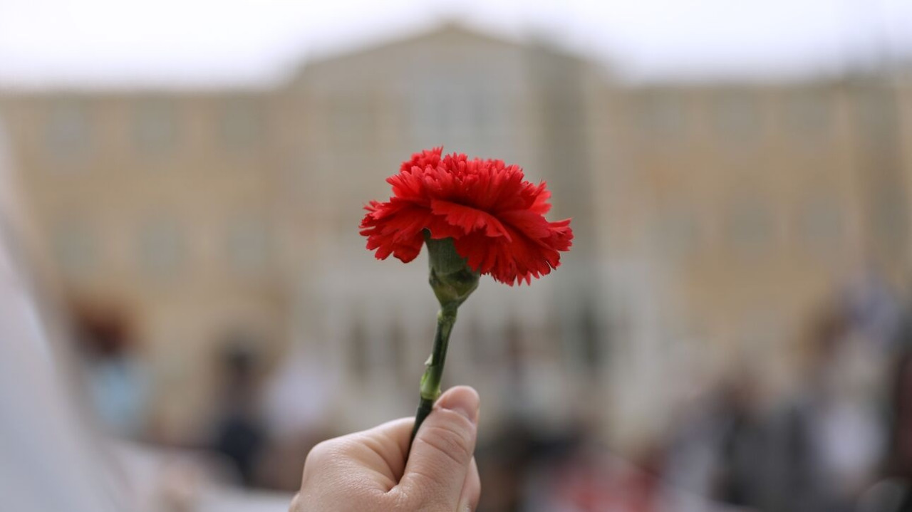 Πρωτομαγιά: Για τις 2 Μαΐου 2022 μετατίθεται η αργία με απόφαση Χατζηδάκη
