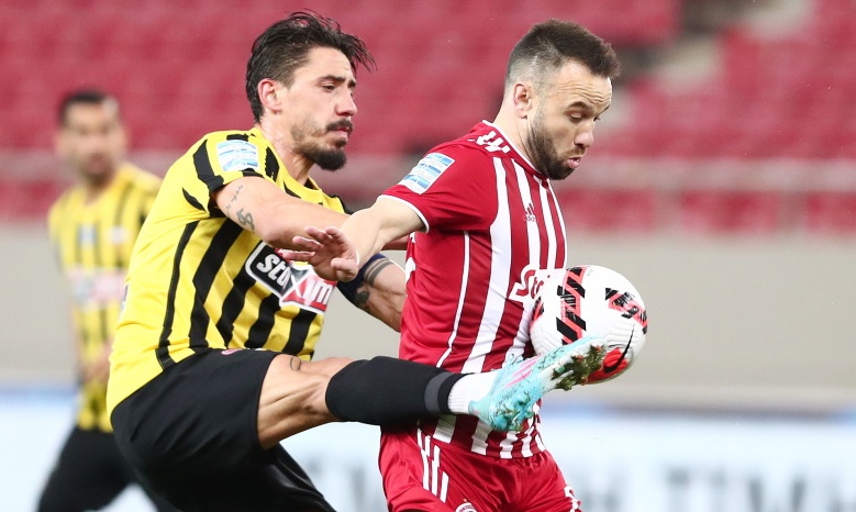 AEK: «Έκρηξη» Σιμόες στα social media - Tι απάντησε στα ελληνικά σε ειρωνικό σχόλιο οπαδού