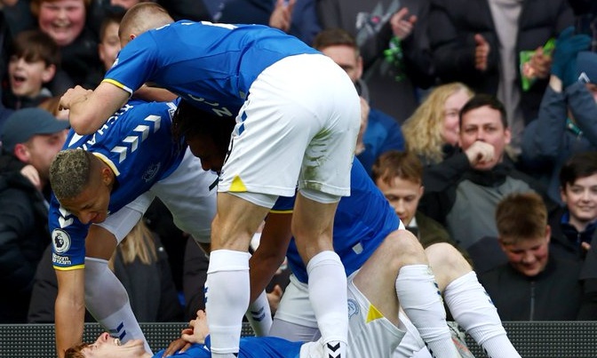 Premier League: Ανάσα για την Έβερτον - Συνεχίζει να χάνει έδαφος η Μάντσεστερ Γιουνάιτεντ (videos)