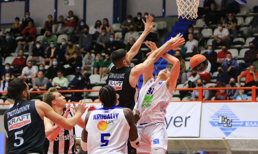 Λάρισα-ΠΑΟΚ: Η παρακάμερα από το κλειστό της Νεάπολης (video)