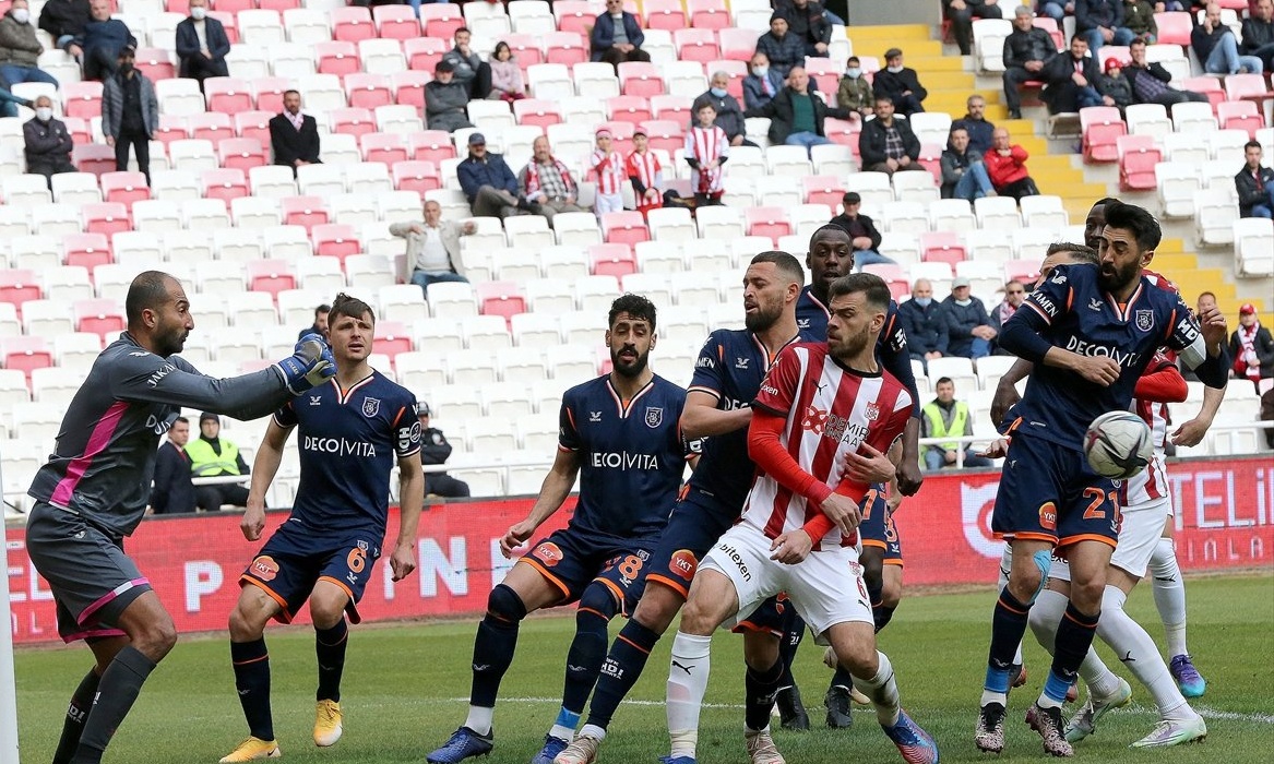 Τουρκία: Σημείωσε αυτογκόλ ο Γούτας στο ματς με την Μπασάκσεχιρ (video)