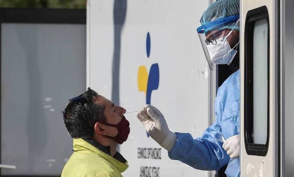 Κρούσματα σήμερα: 8.223 νέα ανακοίνωσε ο ΕΟΔΥ - 77 θάνατοι και 329 διασωληνωμένοι