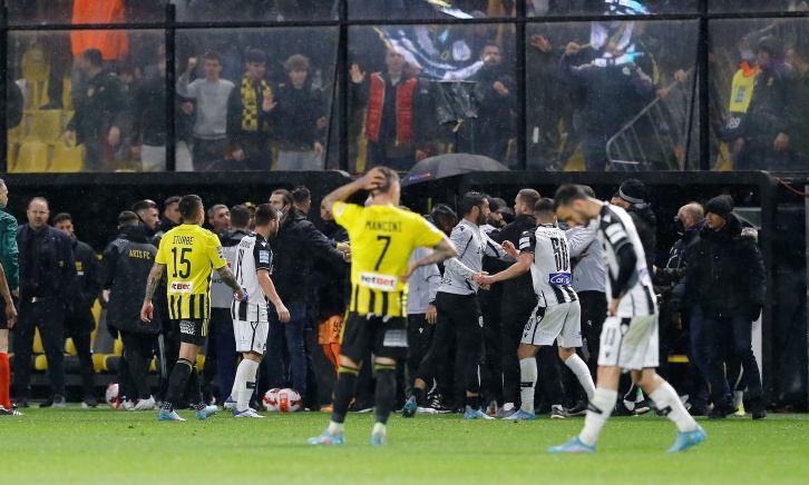 Άρης-ΠΑΟΚ: Ένταση με Λουτσέσκου - Στα χέρια οι δύο πάγκοι, αποβλήθηκε ο Μπούργκος (photos)