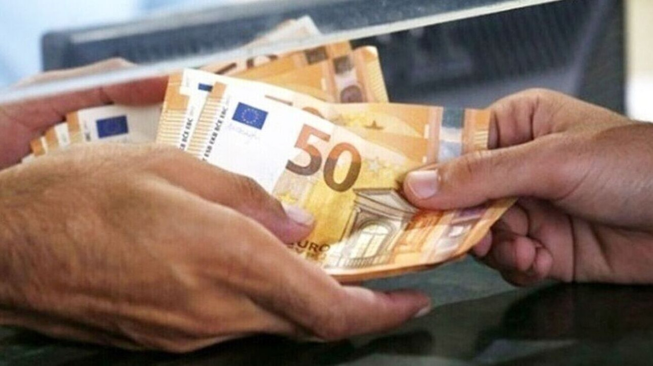 Κατώτατος μισθός: Ποιοι δικαιούχοι επιδομάτων θα δουν αύξηση από την 1η Μαΐου