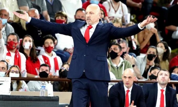 Ομπράντοβιτς: «Η πίεση είναι στον Ολυμπιακό, τους έχουμε κερδίσει ήδη στον Πειραιά»