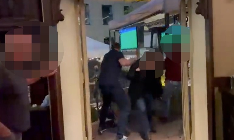 Europa League: Συμπλοκές χούλιγκανς Άιντραχτ Φρανκφούρτης και Γουέστ Χαμ - Διέλυσαν τη παμπ (vid)