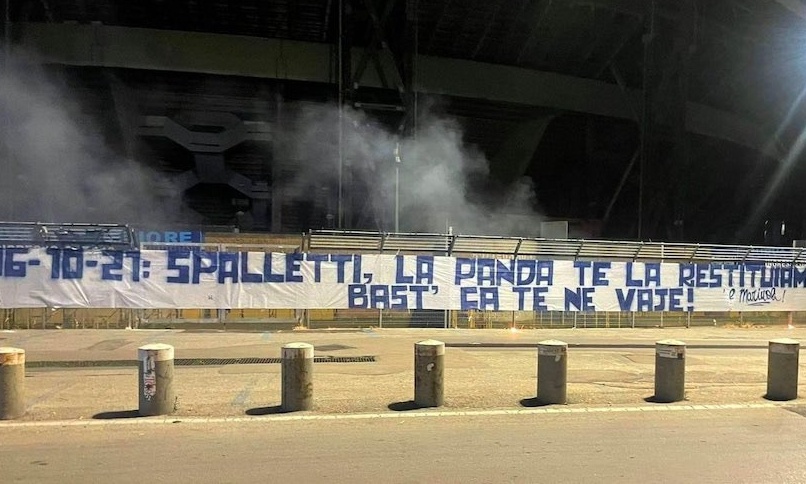 Πανό-έπος των οπαδών της Νάπολι για να φύγει ο Σπαλέτι!