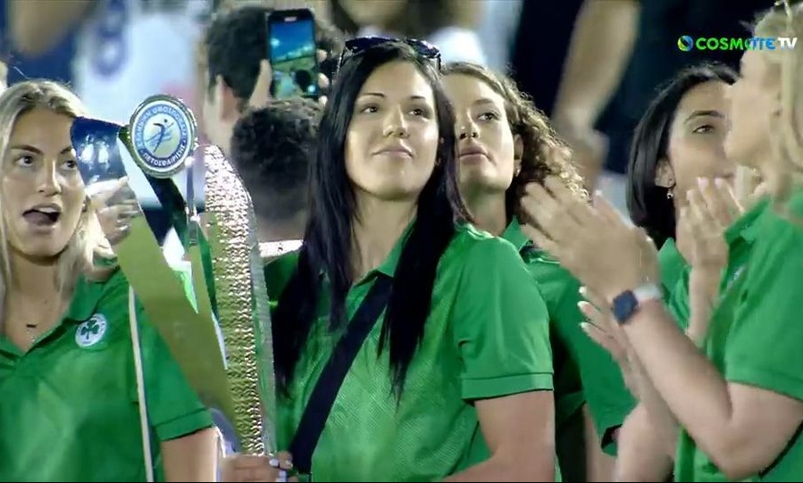 Παναθηναϊκός-ΠΑΣ Γιάννινα: Ο Σαραβάκος βράβευσε τις ομάδες βόλεϊ ανδρών και γυναικών (video)