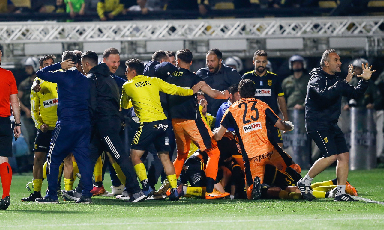 Άρης-ΑΕΚ: Τέτοια έκρηξη δεν ξανάγινε! Πανζουρλισμός στο 3-2, έκσταση για Μπούργος και παίκτες (vid)