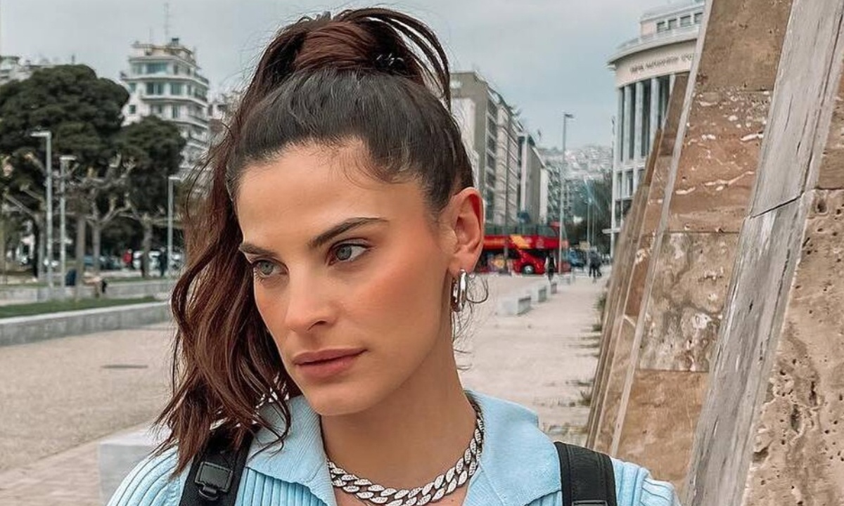 Χριστίνα Μπόμπα: Γύρισε στην αγκαλιά των διδύμων μετά το ταξίδι «αστραπή» στο Λονδίνο!