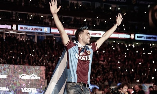 Τουρκία: Το μήνυμα του Μπακασέτα στη Τράμπζονσπορ μετά το ζεϊμπέκικο με την ελληνική σημαία!