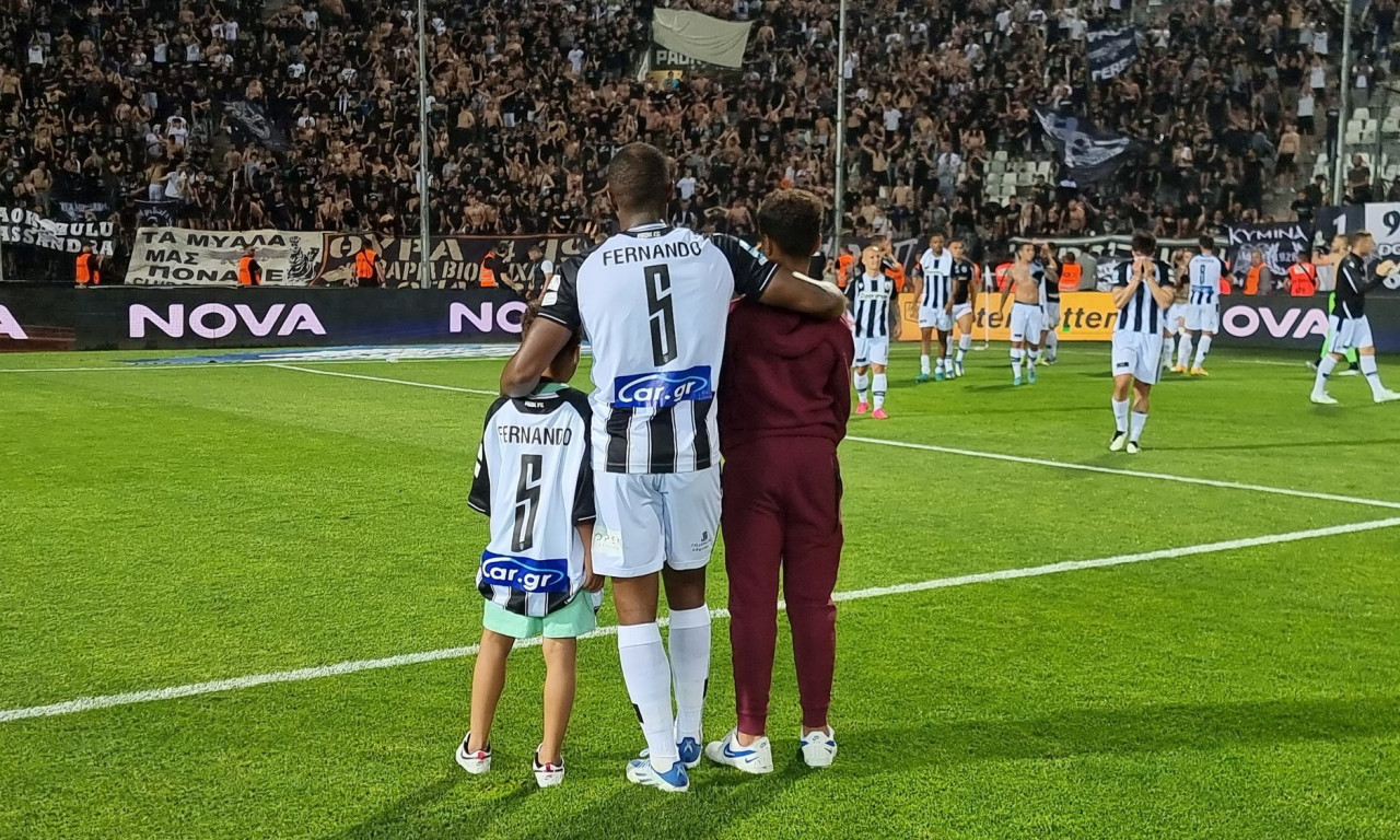 ΠΑΟΚ-Παναθηναϊκός: Λύγισε ο Βαρέλα στο αντίο κι αποθεώθηκε – «Τι έκανες μπαμπά στον ΠΑΟΚ;» (pics)