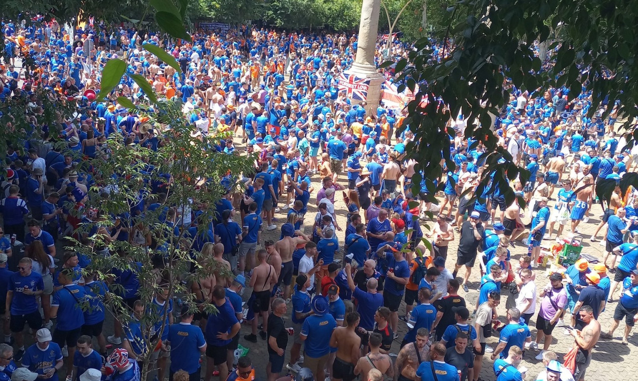 Τελικός Europa League: Καρεκλοπόλεμος ανάμεσα σε οπαδούς της Άιντραχτ και της Ρέιντζερς (vids+pics)