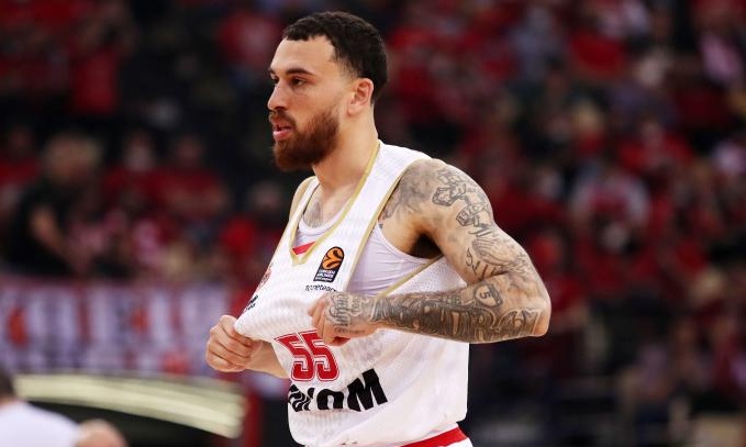 Το καυστικό σχόλιο του Μάικ Τζέιμς για την ήττα του Ολυμπιακού στο Βελιγράδι (photo)