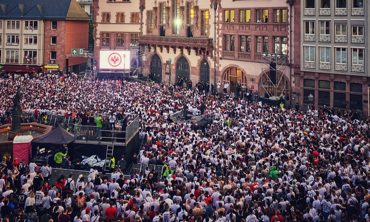 Χαμός στην Φρανκφούρτη στην υποδοχή της Άιντραχτ! (Videos)