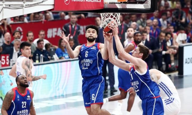 Αναντολού Εφές: Ο Ελάιζα Μπράιαντ έγινε ο μοναδικός παίκτης με back to back σε Euroleague και ΝΒΑ