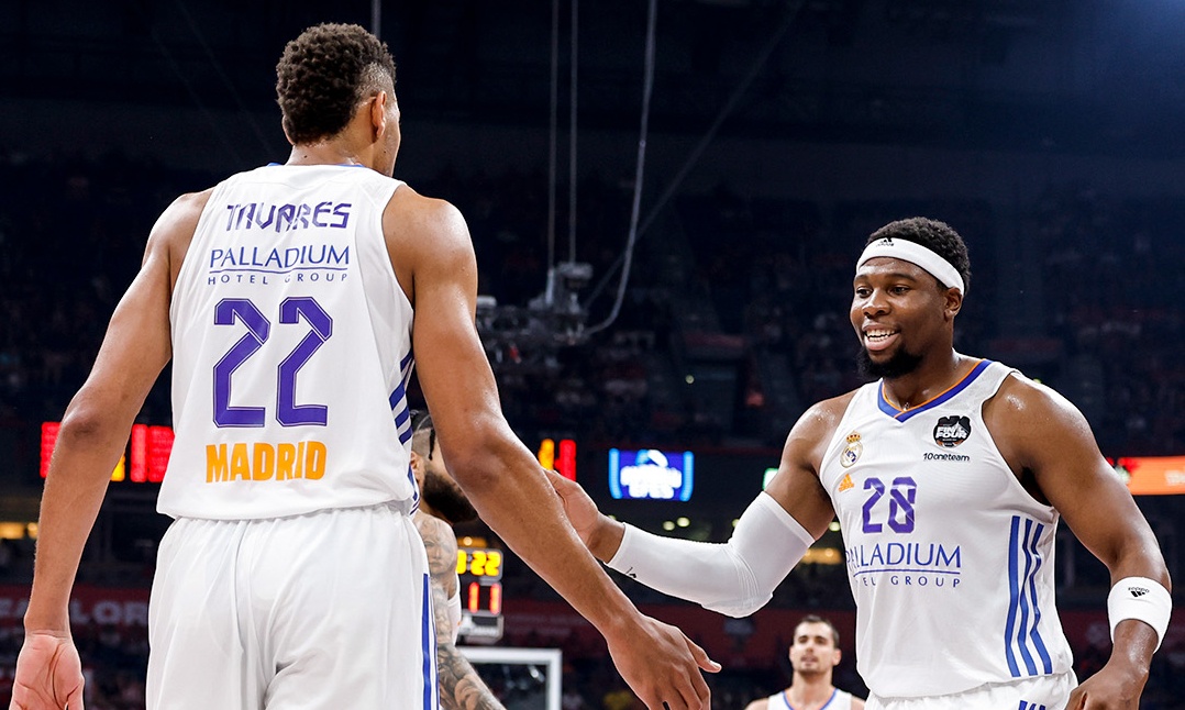 Euroleague Final Four: «Πάρτι» Ταβάρες στην μπασκέτα της Εφές (video)