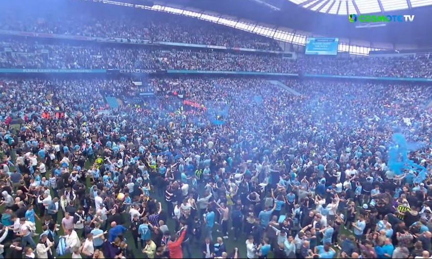 Μάντσεστερ Σίτι: Χαμός με τη λήξη στο Έτιχαντ - Οπαδοί μπούκαραν στο γήπεδο (video)
