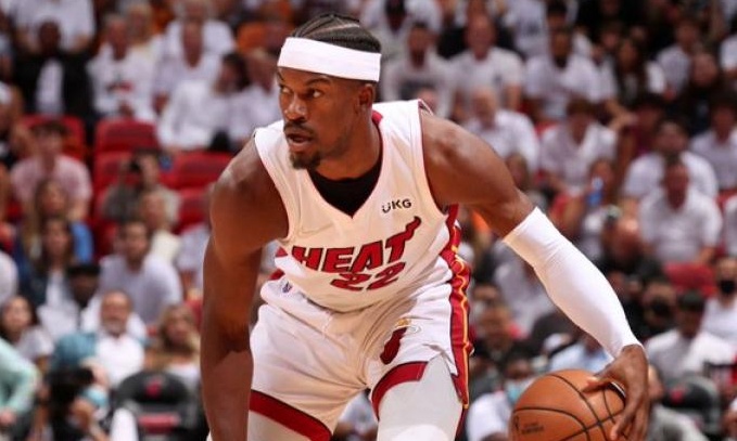 NBA: Χαμόγελα στους Χιτ για Μπάτλερ