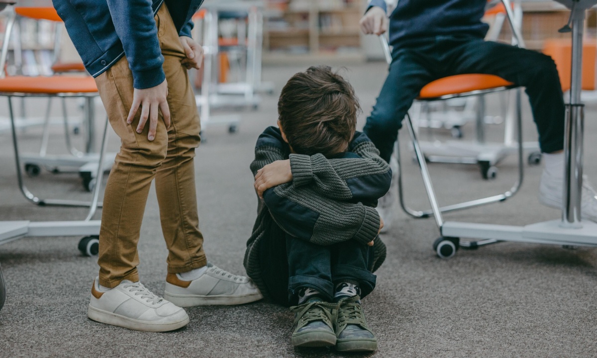 Συγκλονίζει μητέρα μαθητή: «Χτυπούσαν τον γιο μου κάθε μέρα στο σχολείο, του έσπασαν χέρι και πόδι»