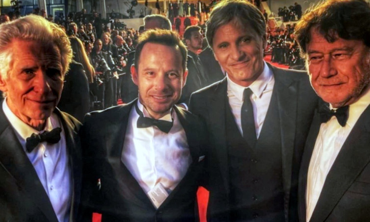 O Γιώργος Πυρπασόπουλος στο κόκκινο χαλί των Καννών μαζί με Kristen Stewart και Vigo Mortensen!