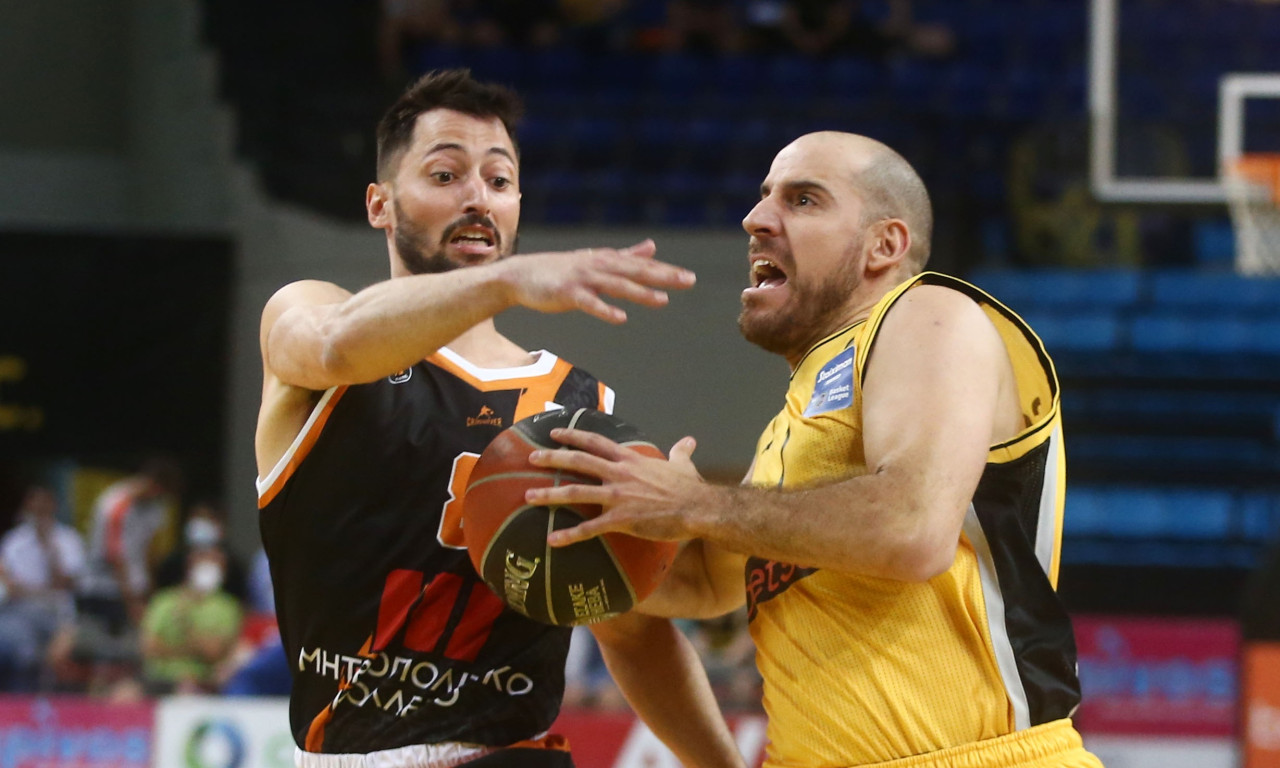 Προμηθέας Πατρών-ΑΕΚ: Αλλαγή στους διαιτητές λίγες ώρες πριν το τζάμπολ