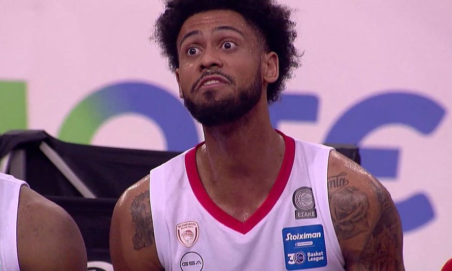 Ολυμπιακός-Περιστέρι: Επεισόδιο Μπαρτζώκα - Ντόρσεϊ - Έντονος διάλογος στον πάγκο (video)