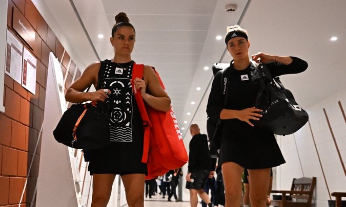 Roland Garros: Τραυματίστηκε και εγκατέλειψε η Μούχοβα - Στις «16» Γκοφ, Σάσνοβιτς και Φερνάντεζ