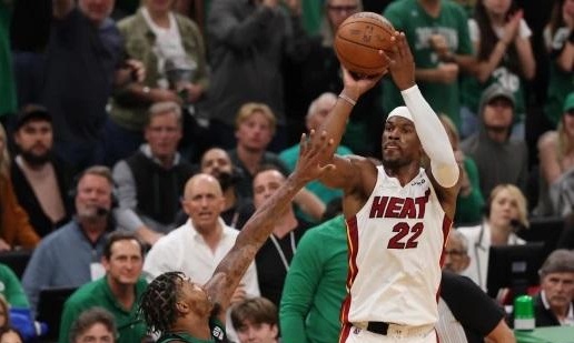 NBA: Η επική εμφάνιση του Τζίμι Μπάτλερ απέναντι στους Σέλτικς (video)