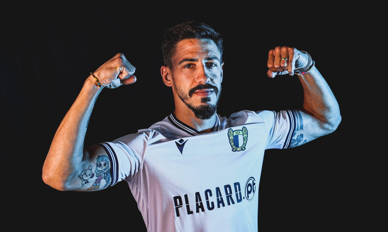 Επίσημα στη Φαμαλικάο ο Σιμόες - Υπέγραψε έως το 2025