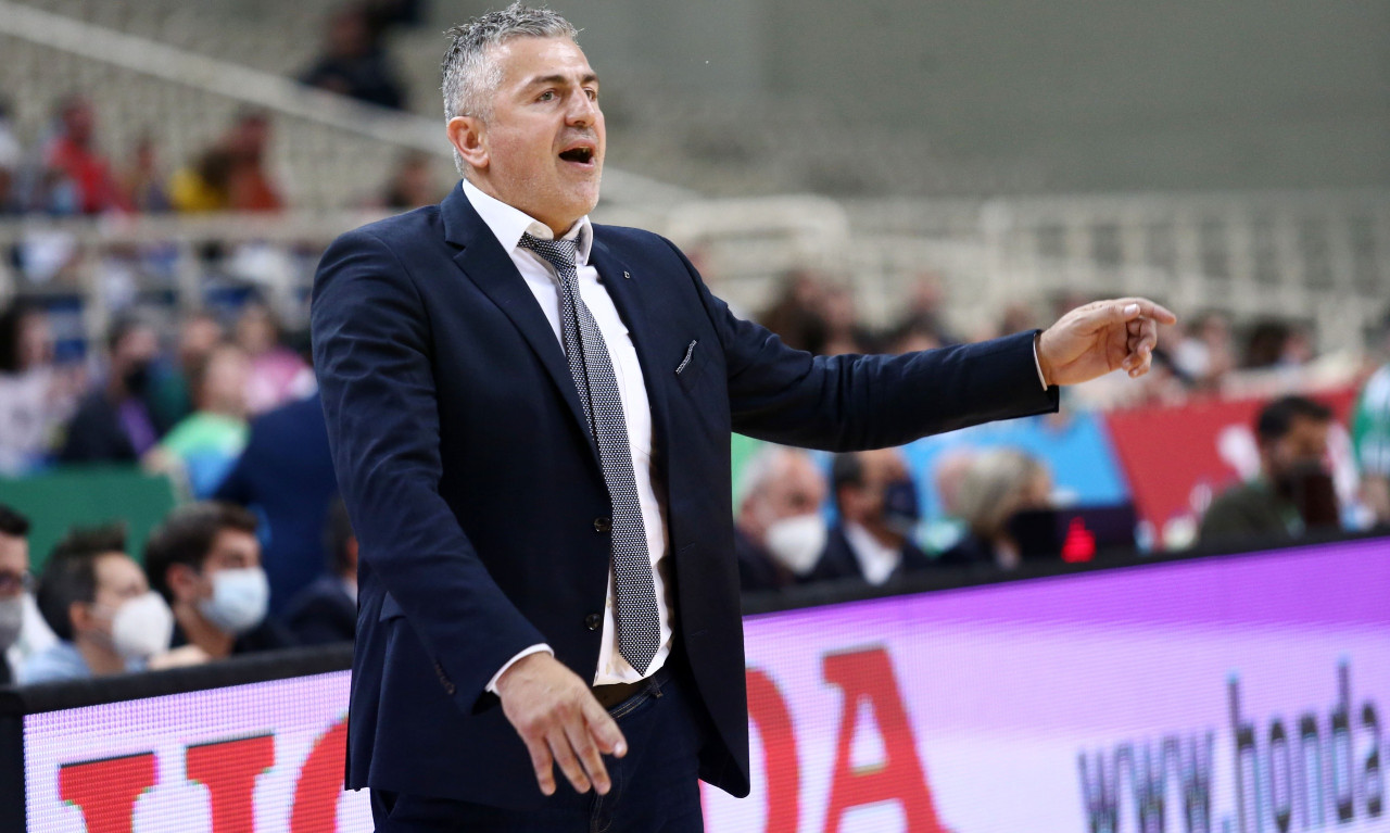 Απόλλων Πάτρας: Συνεχίζει και επίσημα στο «τιμόνι» ο Βετούλας
