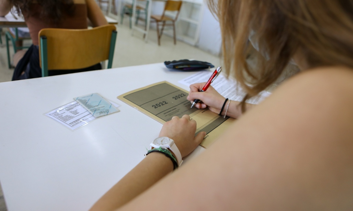 Πανελλήνιες 2022: Δείτε εδώ τις απαντήσεις σε Αρχαία, Μαθηματικά και Βιολογία