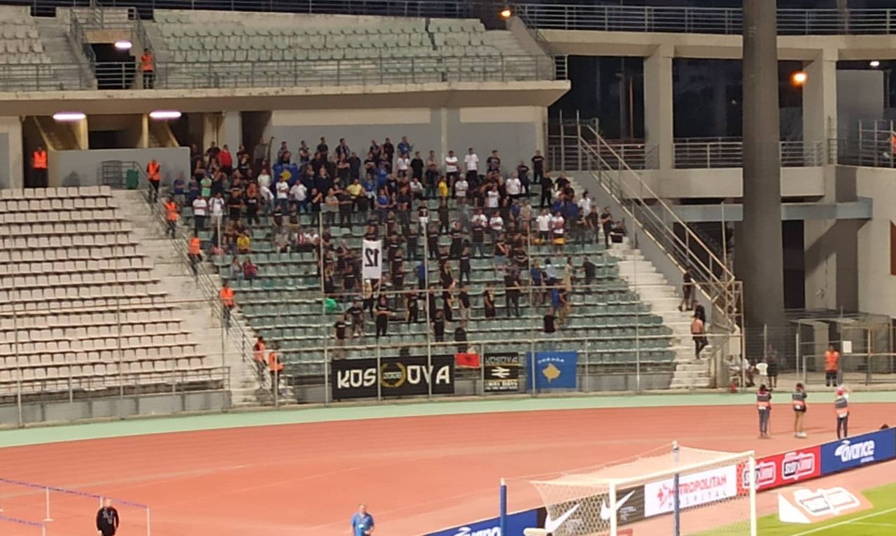 Ελλάδα-Κόσοβο: Γέμισε το Πανθεσσαλικό - Κοσοβάροι στις εξέδρες, εντονες αποδοκιμασίες (vids)