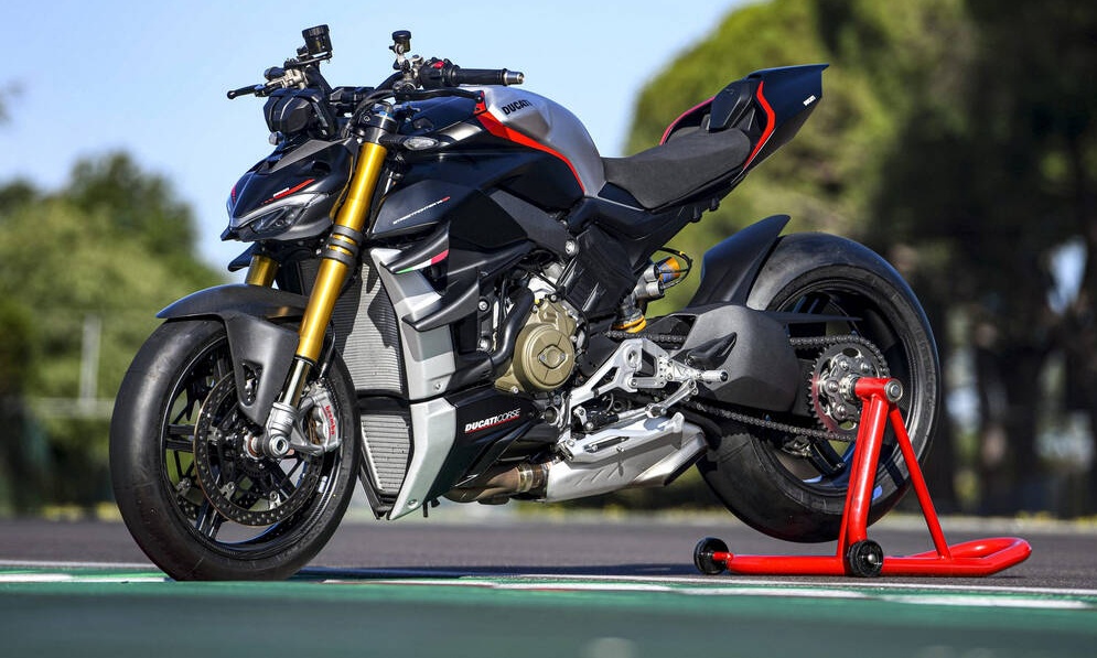H Ducati Streetfighter V4 SP σε προκαλεί να την πας μια χαλαρή βόλτα