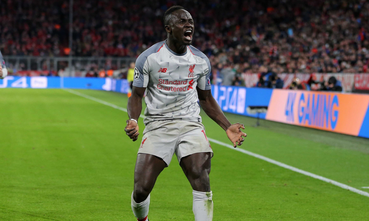 Απίθανος Σαντιό Μανέ - Έπαιξε μπάλα στο χωριό του μέσα στη λάσπη (video+photos)