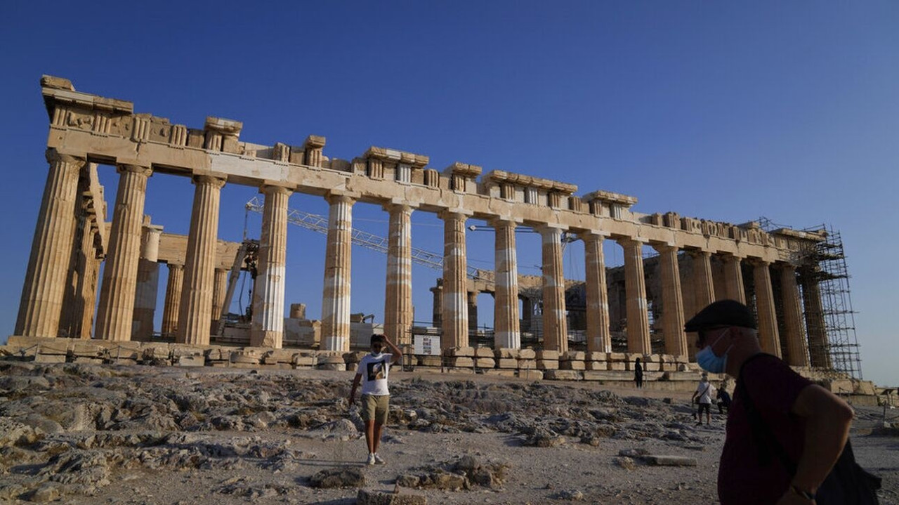 Le Figaro: Λατινικά και Αρχαία Ελληνικά «δεν συγκινούν» πλέον τους Γάλλους μαθητές