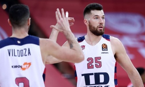 Φενέρμπαχτσε: «Θέλει και τον Άλεκ Πίτερς της Μπασκόνια»