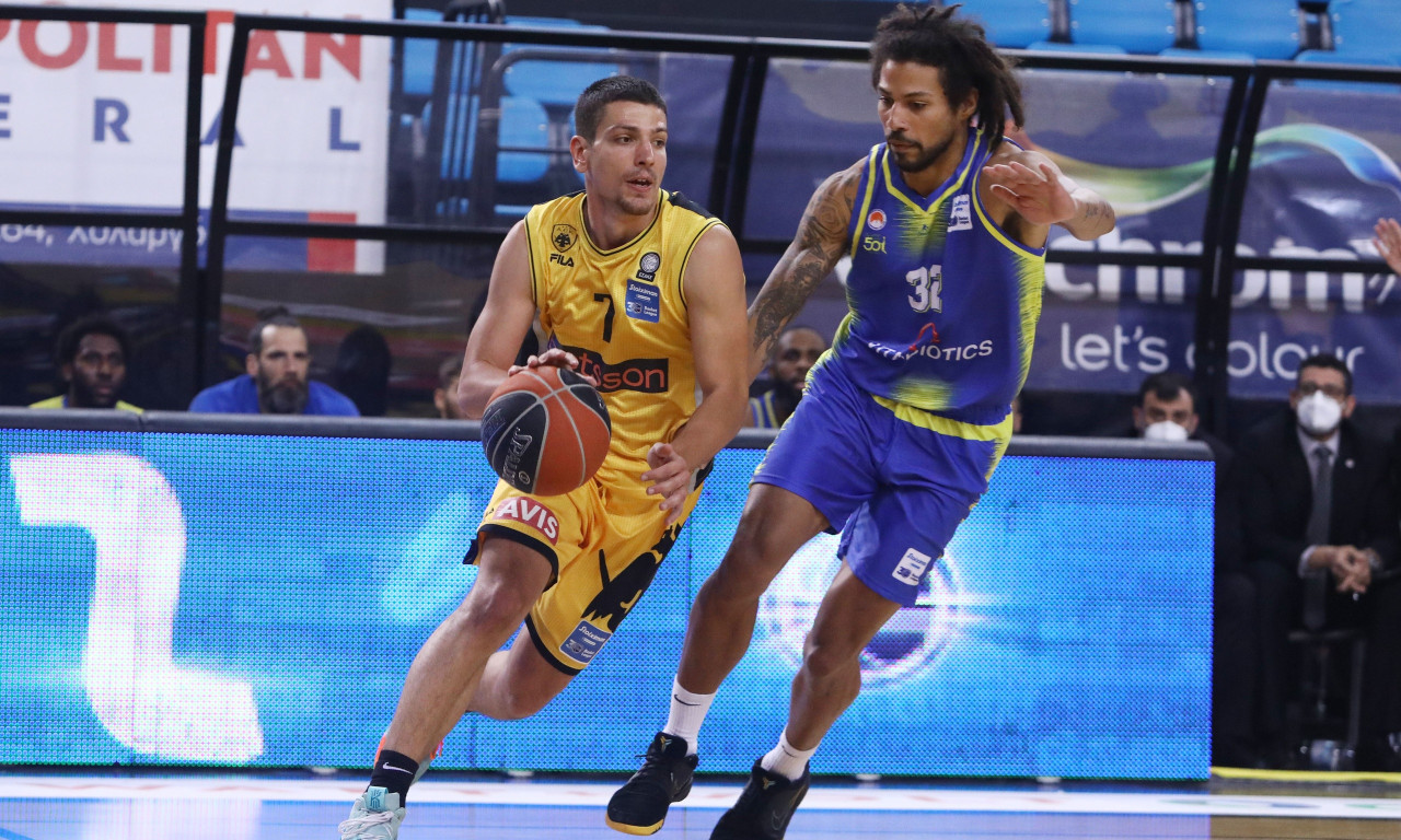 ΑΕΚ: Χειρουργείο για Φλιώνη