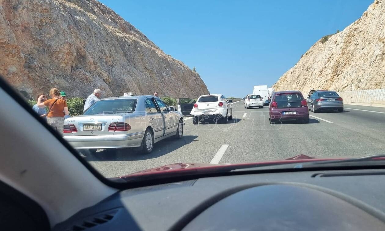 Τώρα: Τροχαίο στην Αθηνών - Κορίνθου - Καθυστερήσεις και ουρές χιλιομέτρων