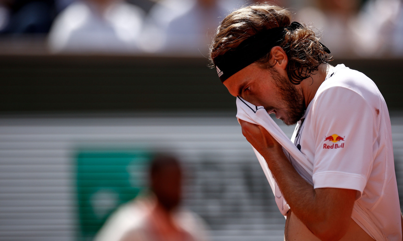 Έξαλλος με τον Κύργιο ο Τσιτσιπάς - Του πέταξε μπαλάκι ο Στέφανος (videos)