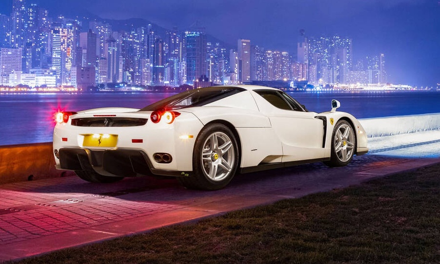 Η ιστορία πίσω από τη μοναδική λευκή Ferrari Enzo