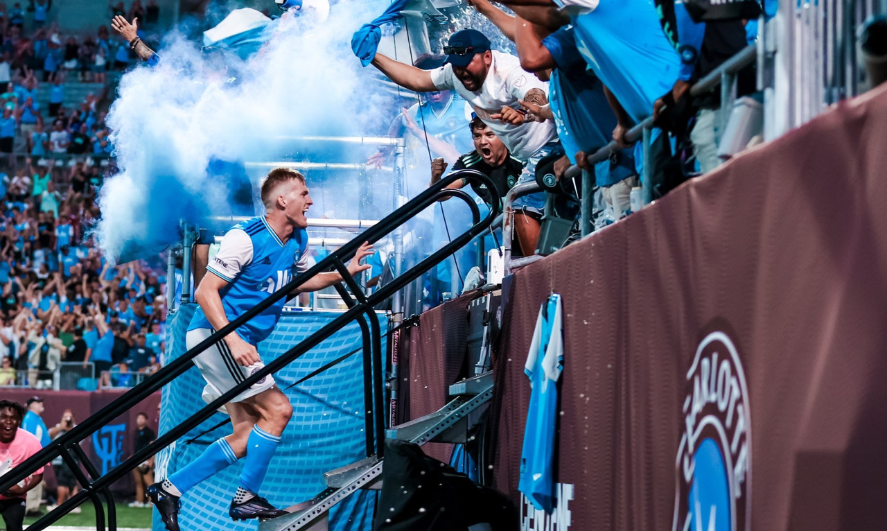 MLS: Έβαλε γκολ ο Σφιντέρσκι και τρελάθηκε – Πανηγύρισε στην εξέδρα (video)