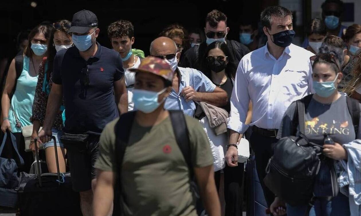 Τζανάκης - Κορονοϊός: «Ψηλά» και τον Αύγουστο τα κρούσματα - Αυτά είναι τα συμπτώματα της Όμικρον 5