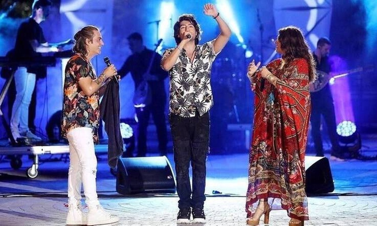Kαίτη Γαρμπή:Αν έχεις την εντύπωση πως ο γιος της μοιάζει μόνο στον Διονύση Σχοινά, δες αυτή τη φωτό