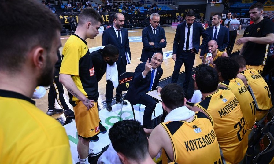 ΑΕΚ: Τέλος ο Μπατής από τον πάγκο της «Ένωσης»