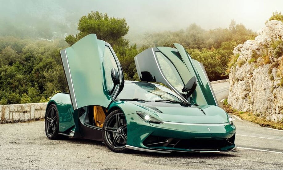 To Pininfarina Battista γράφει ιστορία ως το πιο δυνατό ιταλικό αυτοκίνητο παραγωγής
