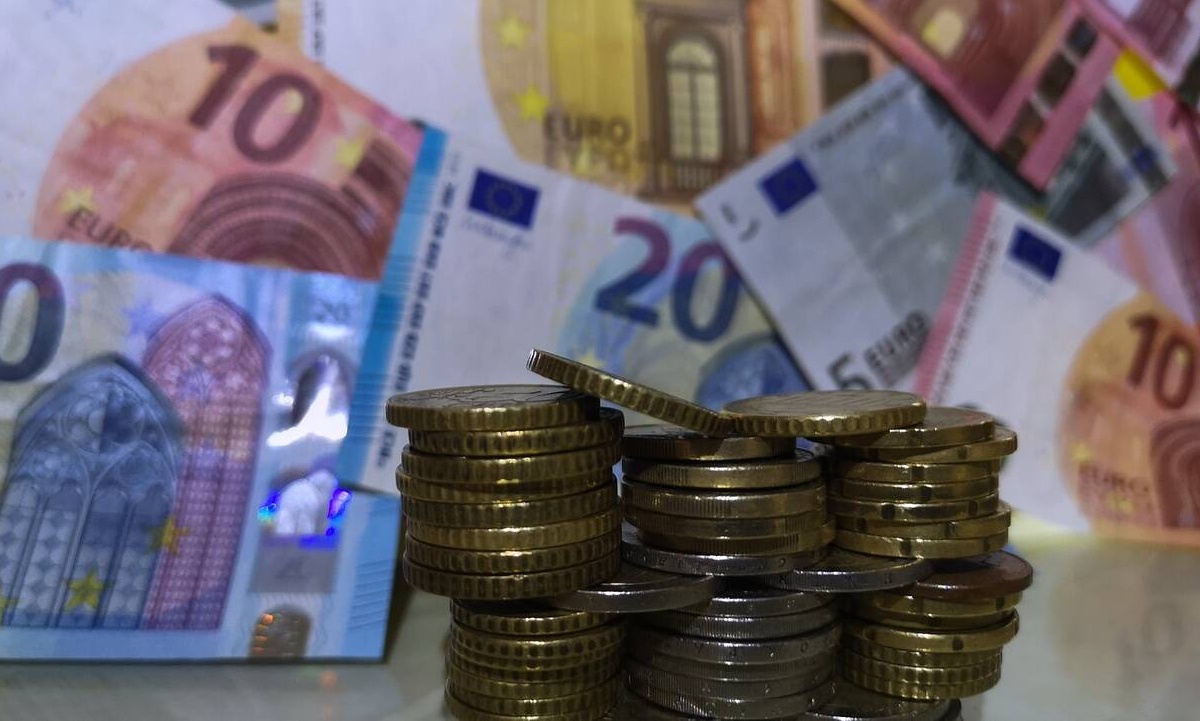 WSJ: Πιο ασφαλή τα ελληνικά ομόλογα από τα ιταλικά