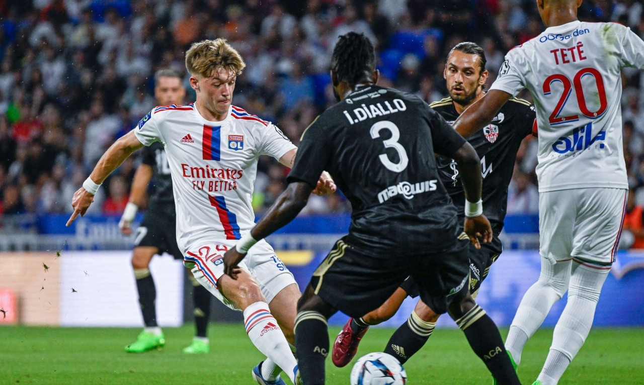 Ligue 1: Τρία γκολ, δύο αποβολές, δύο πέναλτι, νικήτρια η Λιόν